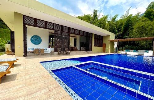 Villeta House | Mágica CASA FINCA de lujo piscina priv, wifi, tv