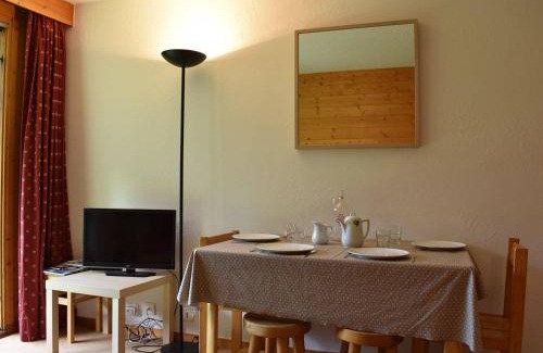 Meribel Centre Apartment | Méribel Studio 4 pers - Piscine, Ski aux pieds, Centre, Balcon Sud - FR-1-180-18