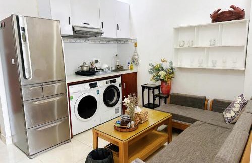 Phuong 6 Apartment | Mặt tiền Quận 3 - Nhà kính view đẹp - có thang máy
