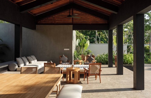 Tangalle Villa | M-Beach House stunning bayfront villa - fully staffed and serviced!