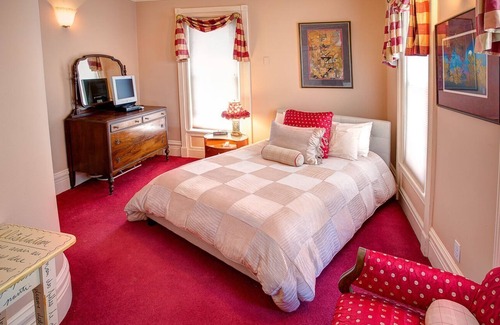 Marinette Bed & Breakfast | M & M Victorian Inn