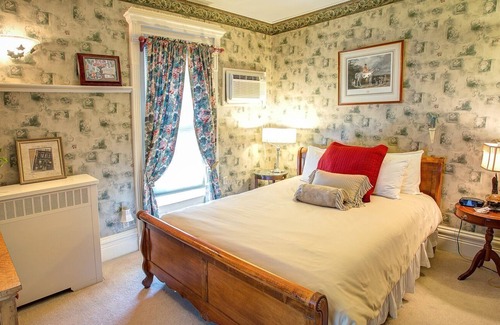 Marinette Bed & Breakfast | M & M Victorian Inn