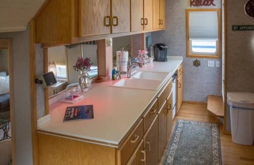 North End House | M/V Patriot: Amazing Houseboat Water Front Views!!