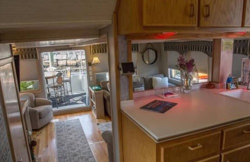 North End House | M/V Patriot: Amazing Houseboat Water Front Views!!