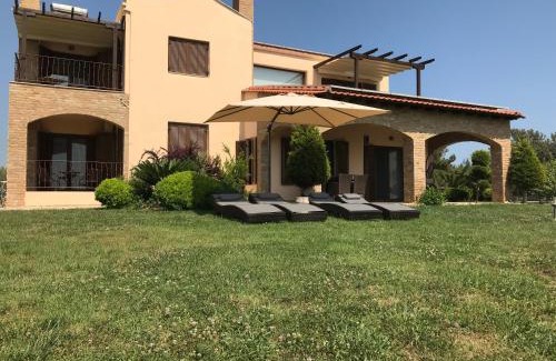 Nea Propontida Villa | M Varkes Villa