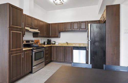 Milton Park Apartment | M11 | Boulevard Suites: 3-BR Star Wars Suite 2G
