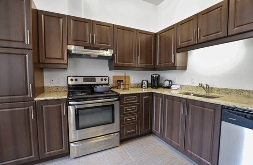 Milton Park Apartment | M11 | Boulevard Suites: 3-BR Star Wars Suite 2G