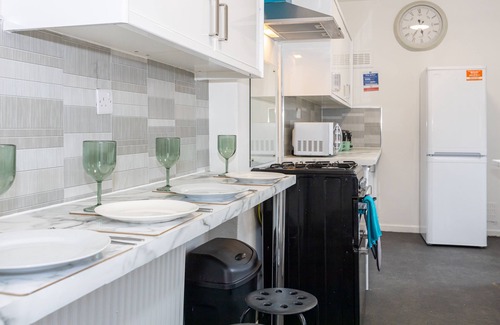 Salford House | M6Guest House is your convenient home away from home near Manchester City Centre