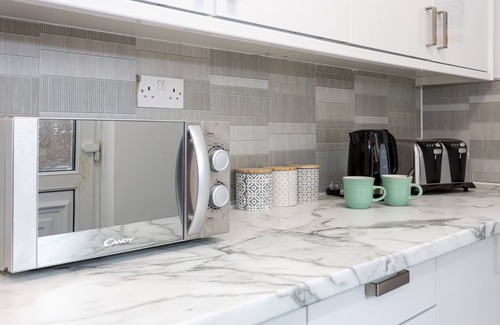 Salford House | M6Guest House is your convenient home away from home near Manchester City Centre
