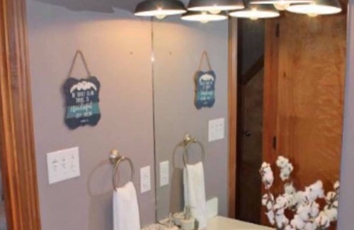 Sloans Valley Cabin | Ma-Honey Cabin 2-bedroom, with loft, 2-full bathroom with loft and hot tub.