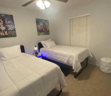 LaSalle Park House | Ma maison Soulard Prime Location!