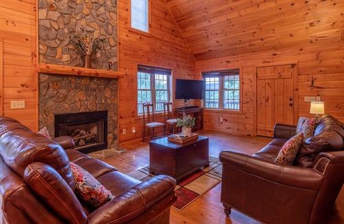 Fleetwood House | Ma's Sunset Escape - 3BR between Boone and West Jefferson! Pet friendly, year-round views!