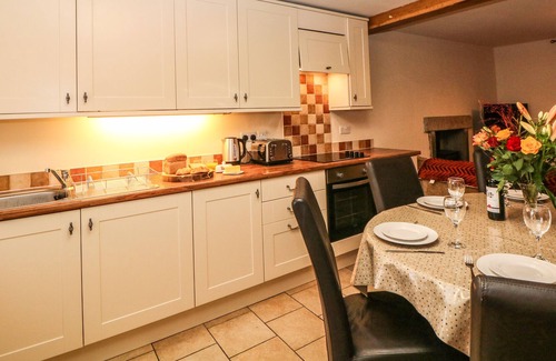 Longnor Cottage | MABEL’S COTTAGE, family friendly, with a garden in Longnor