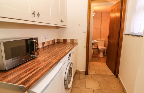 Longnor Cottage | MABEL’S COTTAGE, family friendly, with a garden in Longnor