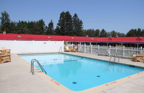 Mackinaw City Hotel | Mackinac Lake Trail Motel