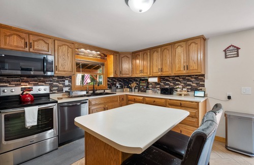 Thornton Cabin | Mad River Cabin – Cozy Retreat Near Skiing, Golf & Nature in Thornton, NH