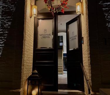 Rochefort Bed & Breakfast | Madame Crepin