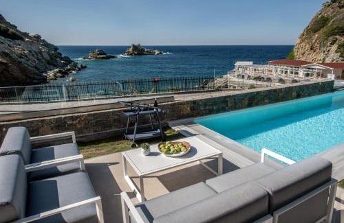 Agia Pelagia Villa | Made By The Sea Villas 12 BDRM