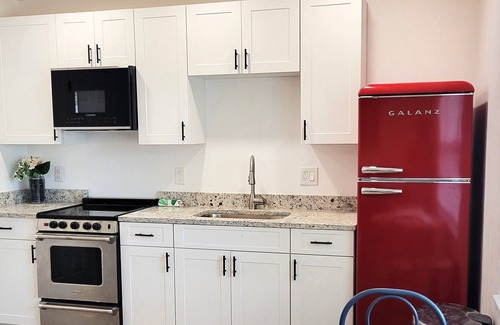 Bay Pines Villa | Madeira Beach Villas #2 Luxury 1Br / 1 Ba 4 Min to Madeira Beach Access.