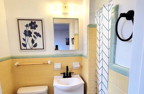 Bay Pines Villa | Madeira Beach Villas #2 Luxury 1Br / 1 Ba 4 Min to Madeira Beach Access.