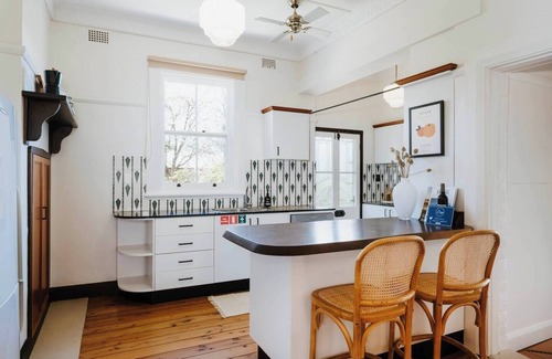 Central Mudgee Cottage | Madeira Cottage Country Comfort with Pool and Spa