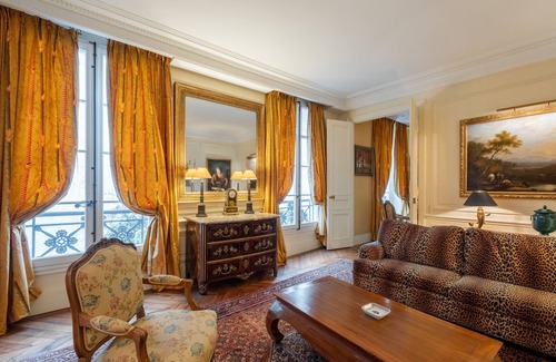 Madeleine Apartment | Madeleine Royale, by Veeve