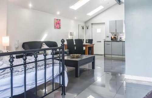 Hurst Green House | Madeline Cottage