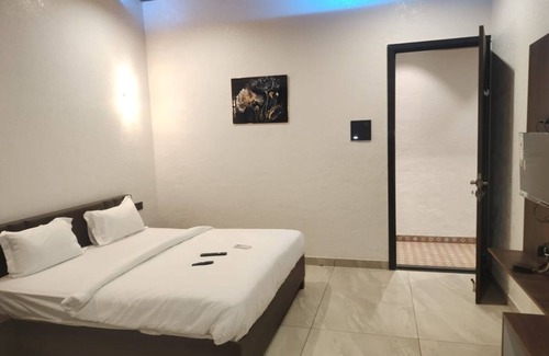 Chikhaldara Hotel | Madhurai Resort
