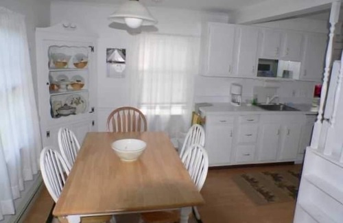 Madison House | Madison Beach House Just Steps To Private Beach On LI Sound at 11 Pent Rd