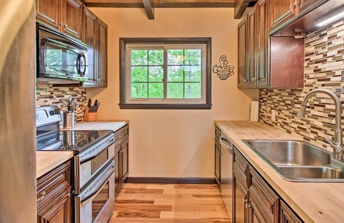 Eidelweiss Village House | Madison Home w/ Sunroom: 10-Mins to Boulder Beach!