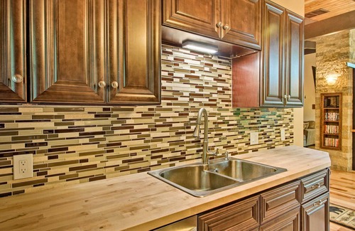 Eidelweiss Village House | Madison Home w/ Sunroom: 10-Mins to Boulder Beach!