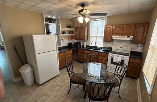 St. Charles Historic District House | Madison House 1 -Walk to Main St