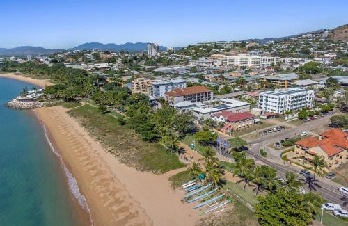 North Ward Hotel | Madison Ocean Breeze Apartments
