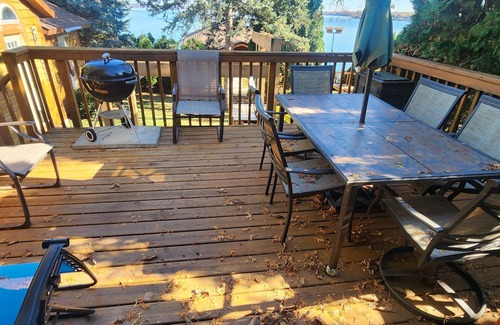 Stoughton Cottage | Madison/Stoughton 3 BR/3 BA Lake Kegonsa Cottage
