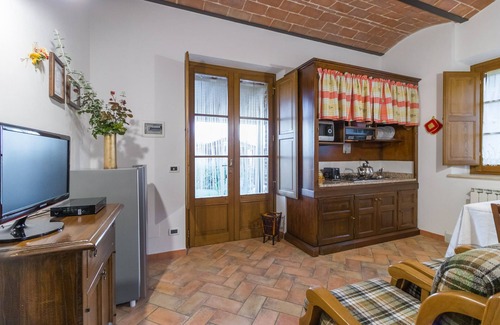 Casamaggiore Apartment | Madone E, apartment in agriturismo. Pool, WiFi, tennis