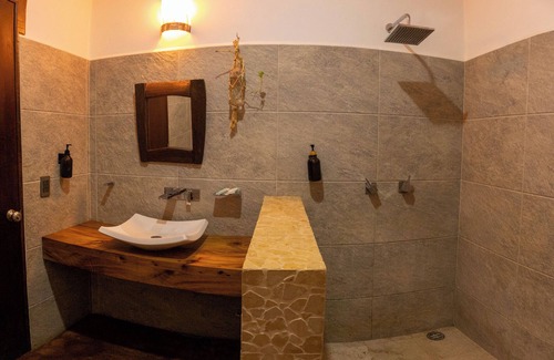 Hidalgo House | Madre Tierra Hotel & Coworking & Hostal