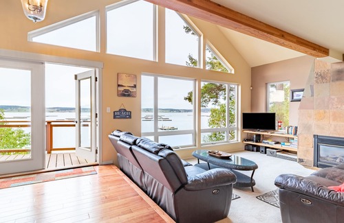 Coupeville House | Madrona Beach House - Private Beach | Hot Tub