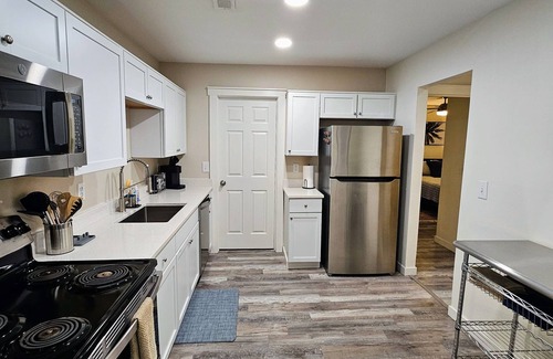 North Charleston House | Madrona's Cottage A- Clean, well stocked, and comfortable