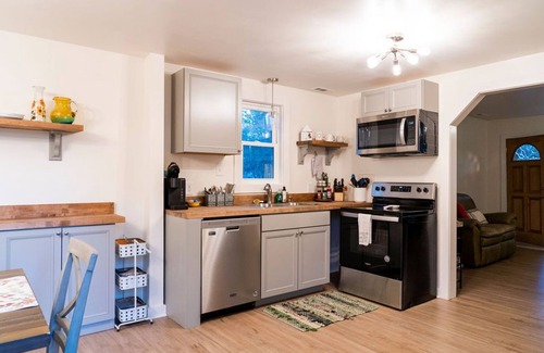 North Charleston House | Madrona's Guesthouse- Easy access to downtown, airport, West Ashley and more