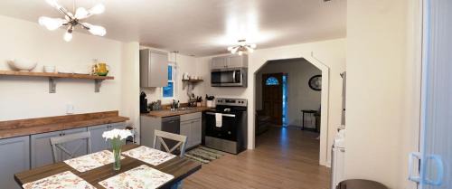 North Charleston House | Madrona's Guesthouse- Convenient location, pet friendly