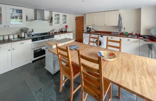 Cymau House | Maes Y Falwen
