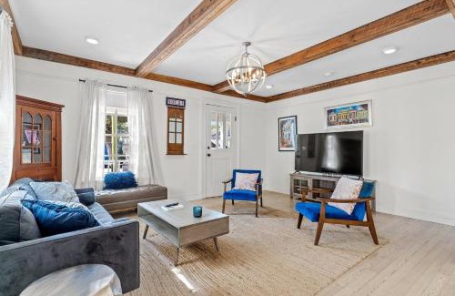 Uptown Historic District House | Magazine Street Stay Pool & Charm