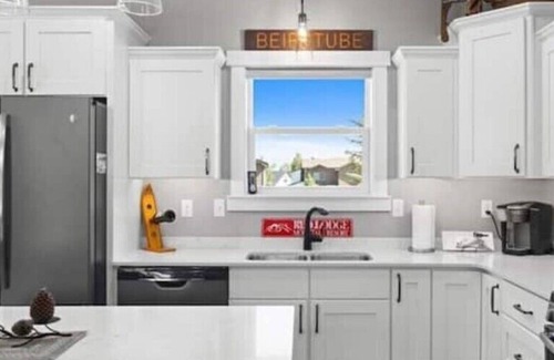 Red Lodge House | Maggie's Place-Ski/Hike/Soak in Hot tub!