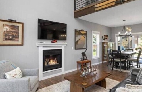 Red Lodge House | Maggie's Place-Ski/Hike/Soak in Hot tub!