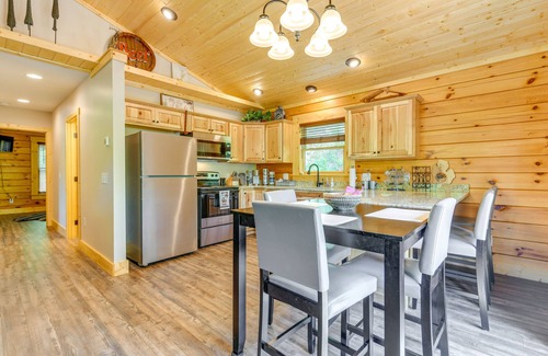 Maggie Valley Cabin | Maggie Valley Cabin 4 Mi to Cataloochee Ski Area!