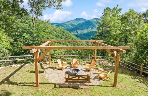 Maggie Valley House | Maggie Valley Cabin with Beautiful Mountain Views, HotTub, Pet Friendly, GameRoom, FirePlace