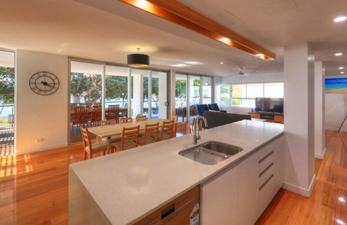 Horseshoe Bay Apartment | Maggies Beachfront Apt. 3