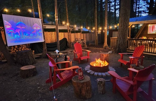 Sunshine Valley Cabin | Magic Mushroom A-Frame Cabin with wood-burning hottub