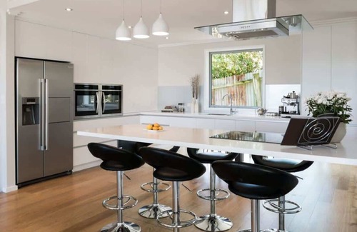 New Plymouth House | Magic on Molesworth - Prime CBD Location