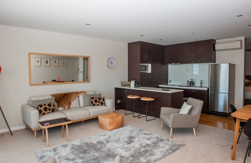 Stepneyville Apartment | Magic Sunsets & Waterfront Views Apartment